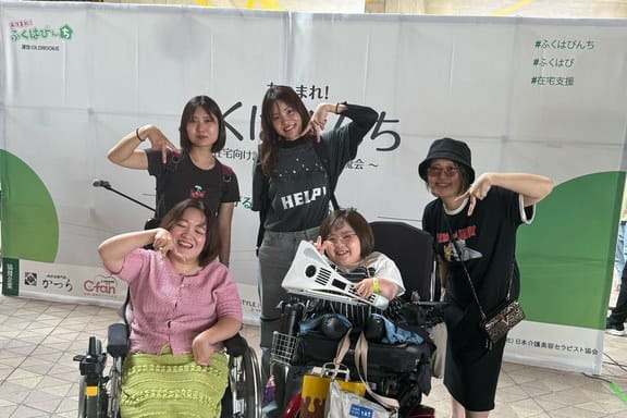 交流会の会場に集まったAVANT LIFEのメンバー